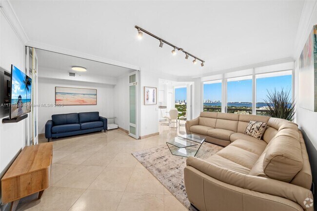 Building Photo - 4775 Collins Ave Unit 2506 Rental