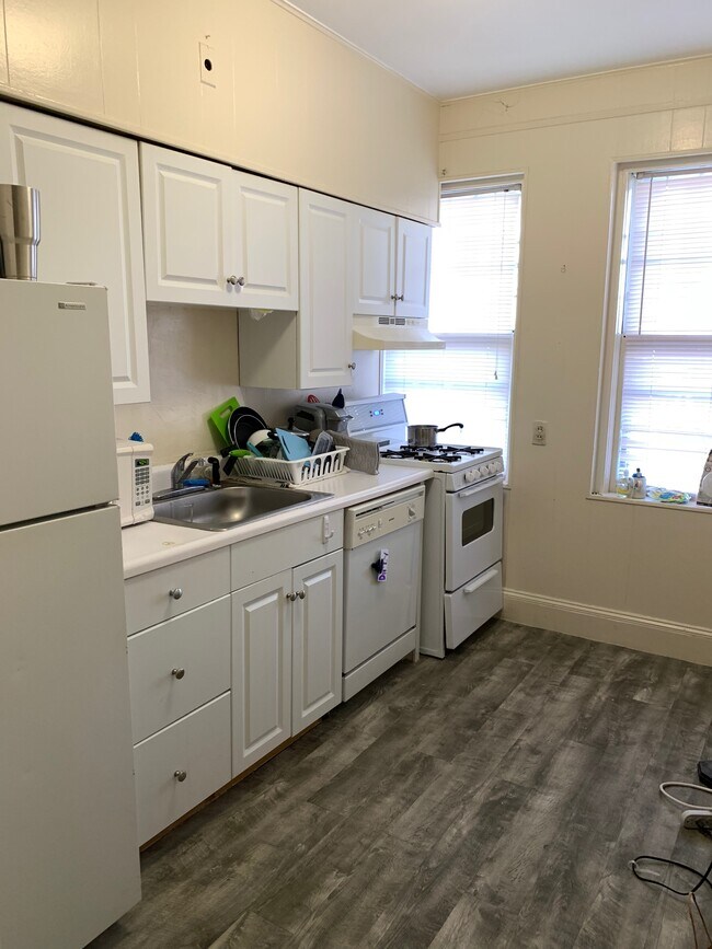 Building Photo - 1999 Commonwealth Ave Unit 25