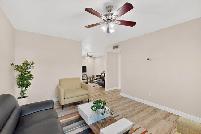 Photo - 136 Yorkshire Dr Unit SI ID1492679P