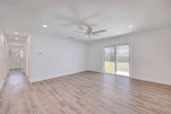 Photo - 801 Salem Ln