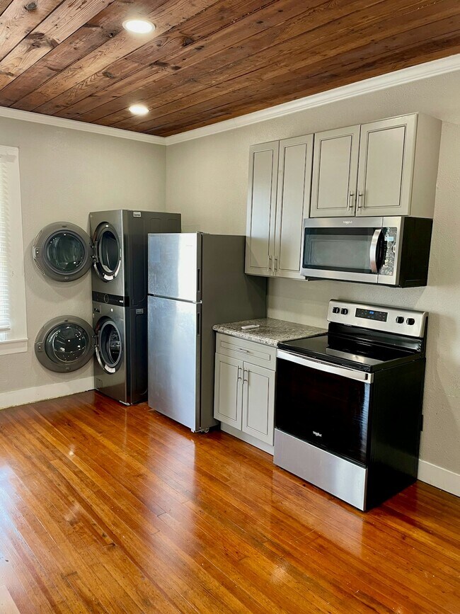 Photo - 2115 Broadway Avenue J Unit 3