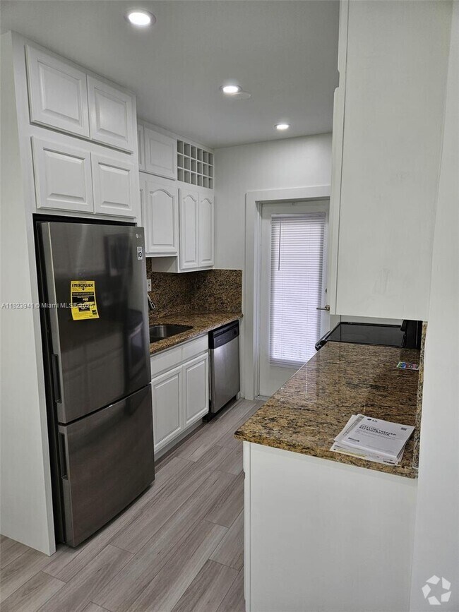Building Photo - 95 Edgewater Dr Unit 201 Rental