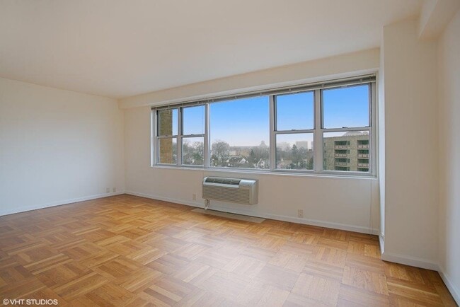 Photo - Carlton Plaza Apartments