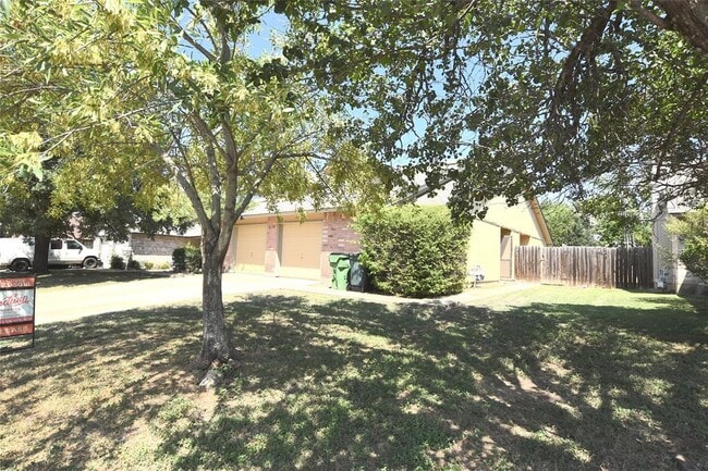 Photo - 609 Rollingway Dr