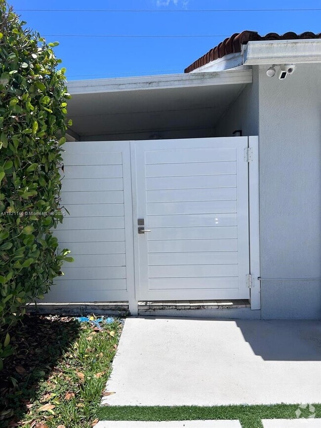 Building Photo - 14660 SW 151st Terrace Unit 1 Rental