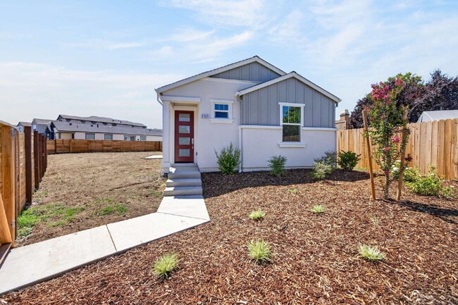 Building Photo - Charming 3-Bed, 2-Bath Home in Sacramento
