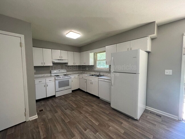 Photo - 5056 Shoals Ln