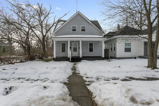 Photo - Now available. Vouchers accepted! Unidad 1