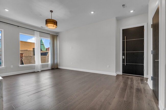 Photo - 438 Selden St Unidad 403