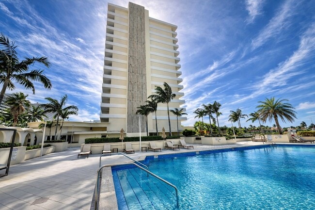 Overzise Pool With Intra Coastal Views - 5600 Collins Ave Unit 4E
