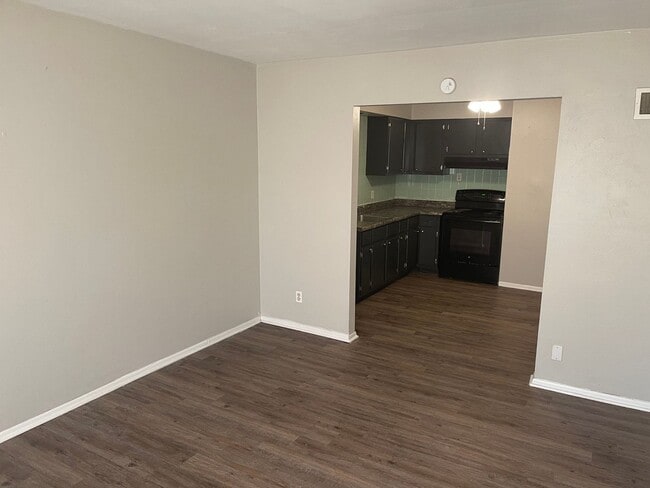 Building Photo - 3255 Delor St Unit 2W