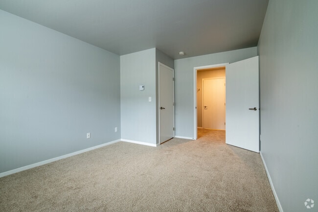 2BR, 2BA - 1092SF
