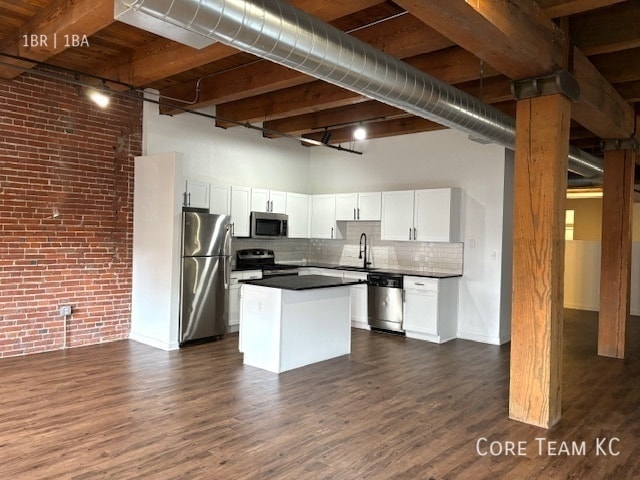 Building Photo - 204 Walnut St Unit 305