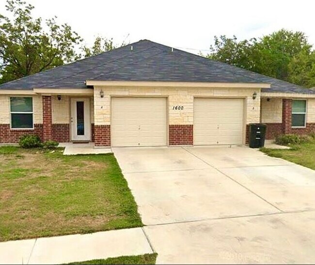 Photo - 1600 Van Zanten Dr Townhome