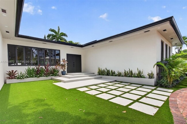 Photo - 645 NE 53rd St