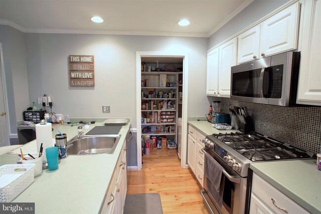 Photo - 1724 Dana St