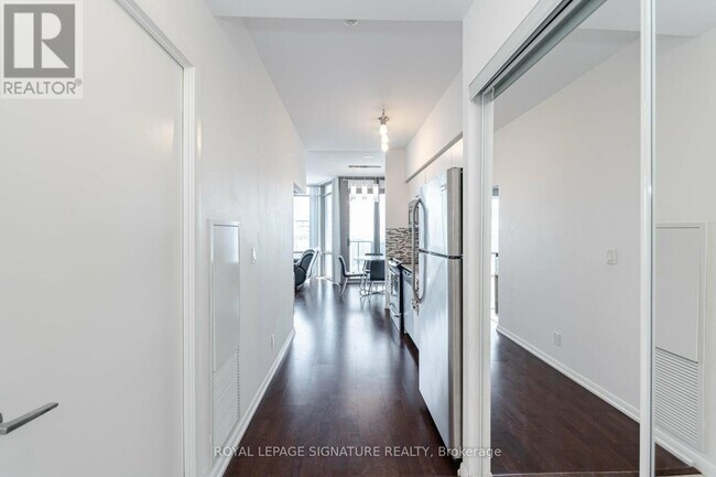 Photo - 832 Bay St. Unité 3307