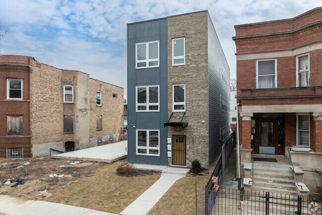 Photo - 6227 St. Lawrence