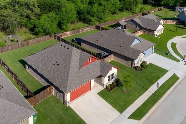 Photo - 405 Titus Dr