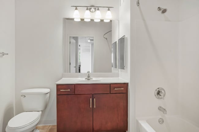 Photo - 901 S Clark St