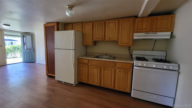 94 E Main St Unit 1