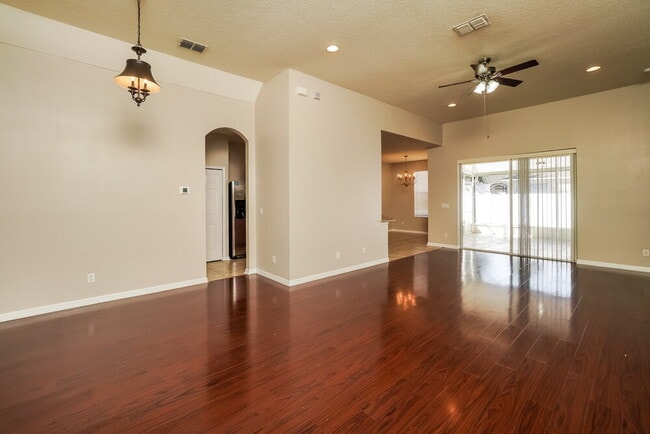 Photo - 30551 Annadale Dr Casa