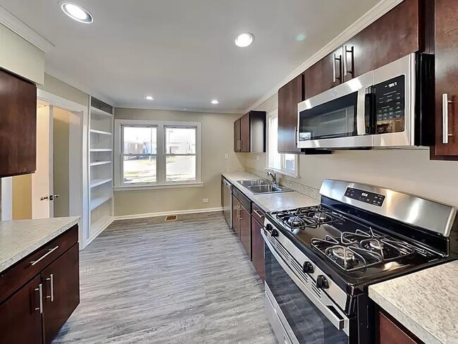 Photo - 3721 Wall St