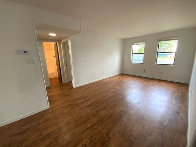 Photo - 100 Ravenwood Dr