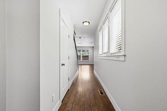Photo - 3BR/2.5BA Townhome in Larkspur — Old Mill, Downtown & Bachelor All Close By