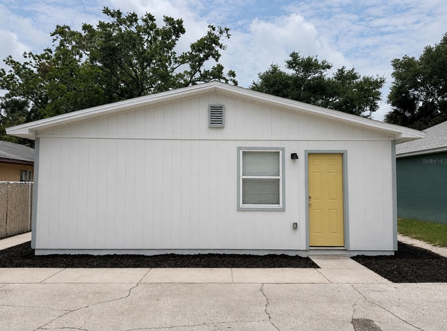 Building Photo - 2 bed/ 1 bath in Lakeland!