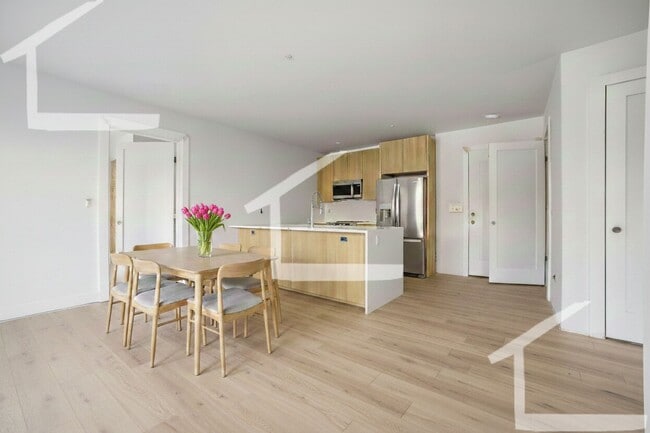 Building Photo - Beautiful 2Br/2Bth NEW CONSTRUCTION apartment! Laundry in unit! Great locations!