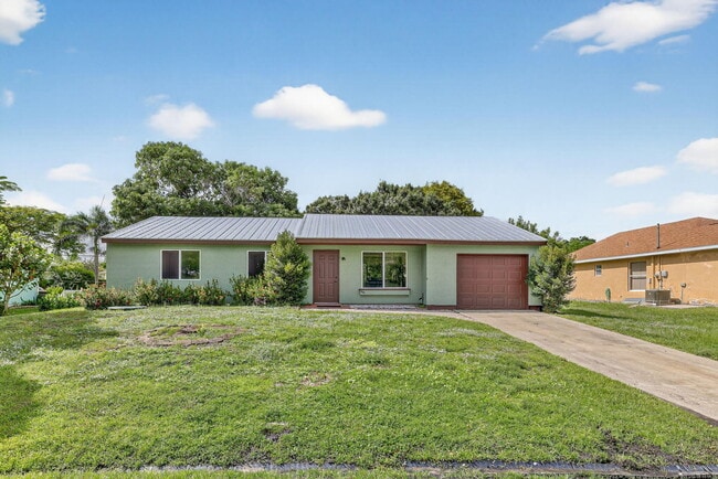 Building Photo - 2252 SE Aneci St