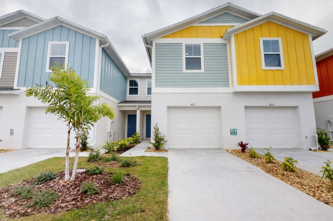 Building Photo - Elegant 3-Bed Townhouse on Hillock Blvd, Haines City!