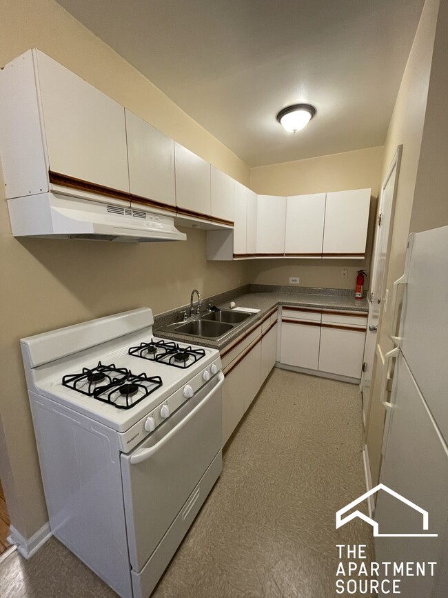 Building Photo - 7728 N Marshfield Ave Unit 2B