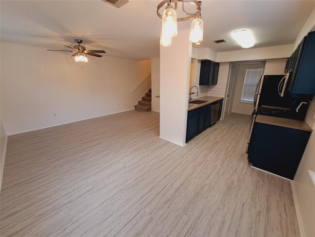 Photo - 6703 Hill Oaks Dr