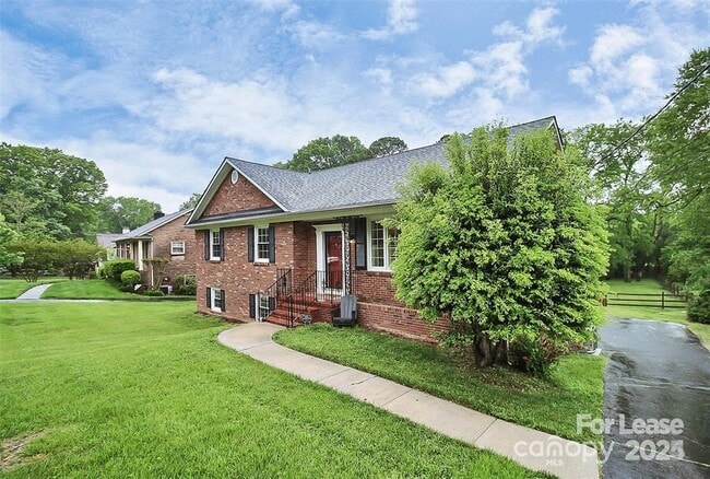 Photo - 6908 Lancer Dr