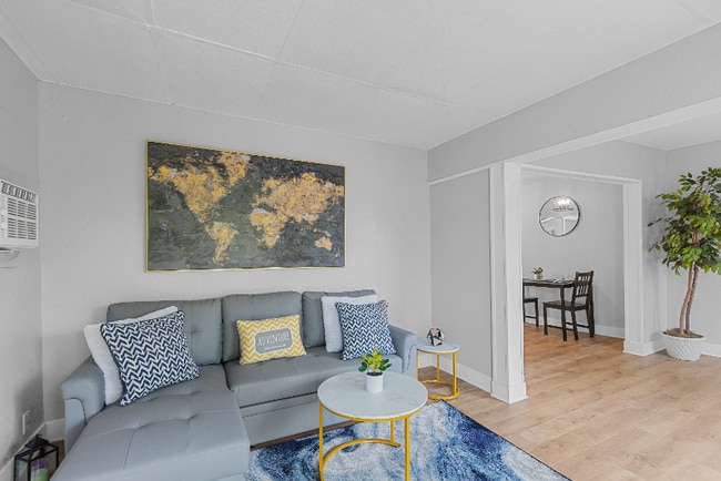 Photo - 231 Murray St SE