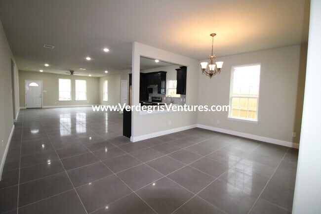 Photo - 707 N Brazos Ave