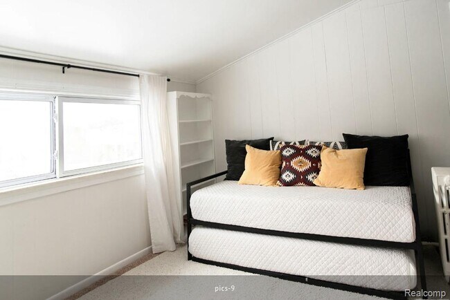 Photo - 22101 Nowlin St