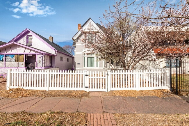 Photo - Lovely Victorian duplex for rent 2 bed / 1 bath Unit B