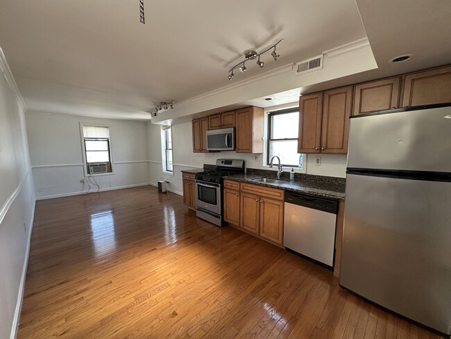 Photo - 2333 Catharine St