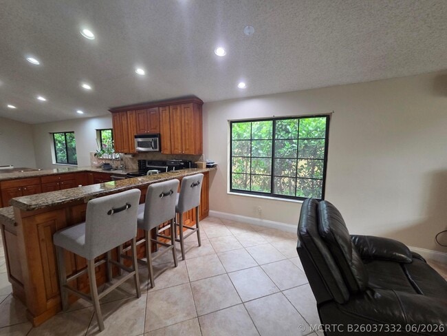 4170 NW 6th St