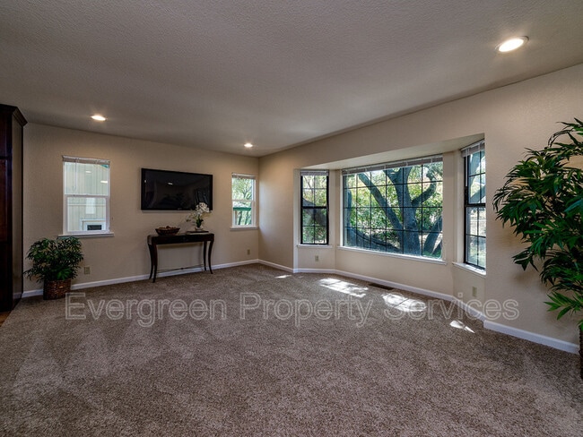 Photo - 2749 Sandhurst Dr