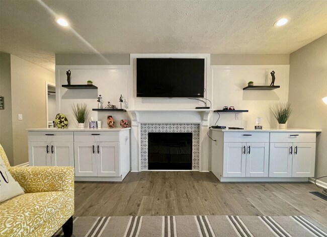 Photo - 10 Meadowlark Ln