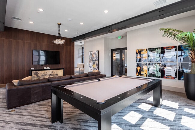 Salón social - Reveal Apartments & Townhomes