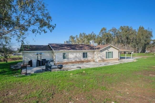 Building Photo - Peaceful Country Living on Thermal Road 3 ...