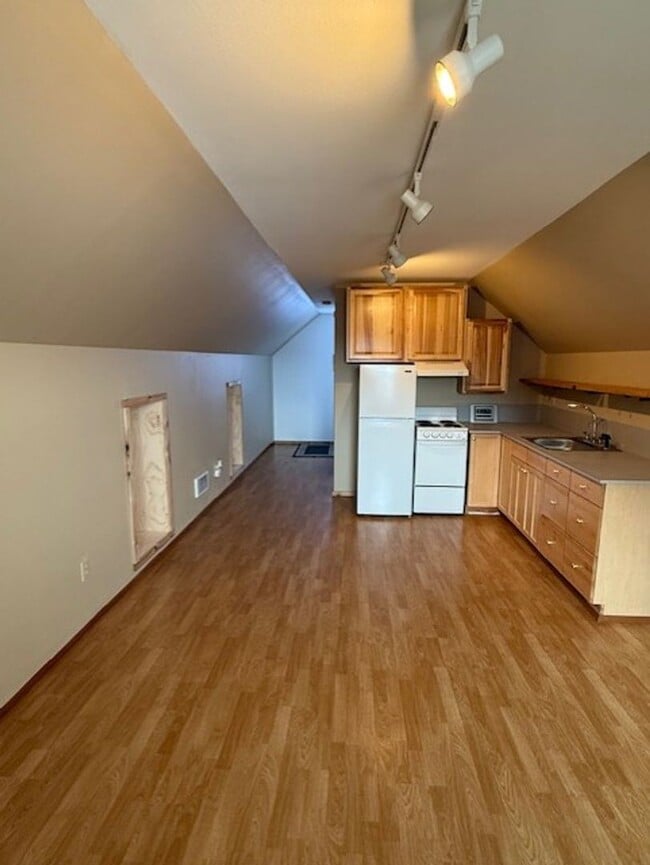 Photo - Cute studio apartment ready for move in