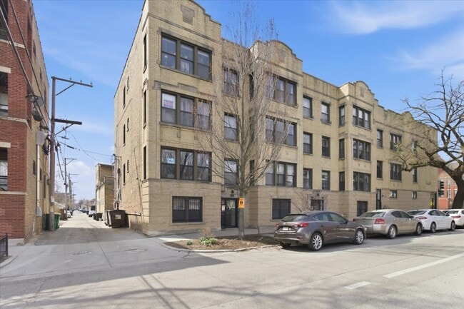 Building Photo - 3147 W Wellington Ave