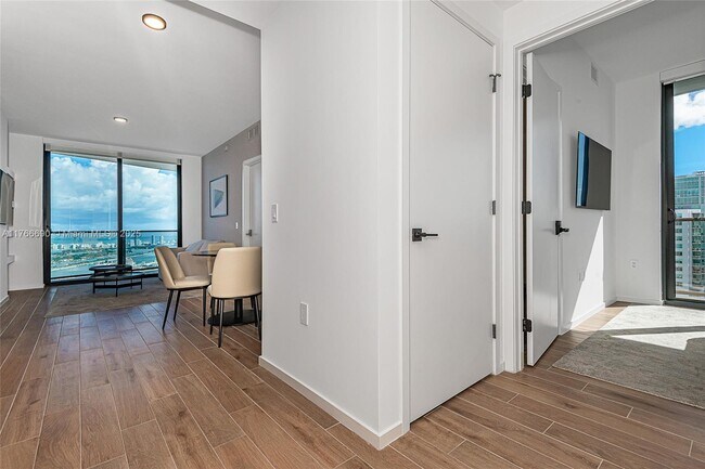 Photo - 398 NE 5th St Unidad 4211