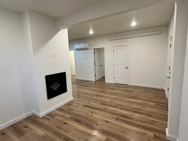 1404 Windsor Dr Unit B